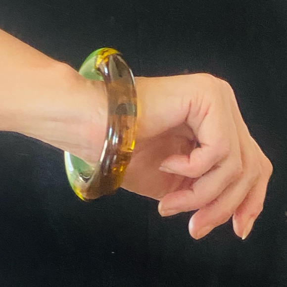 Chic Two-Toned Oversized Bangle Bracelet - Picture 4 of 7